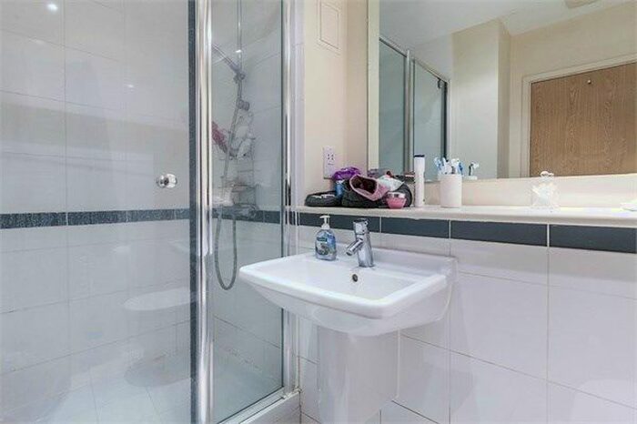 2 Bedroom Flat To Rent In Ikon Tower House, Cable Street, Shadwell, E1W