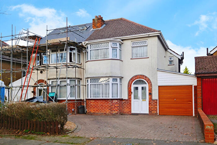 3 Bedroom Semi Detached House For Sale In Baldwins Lane, Hall Green, West Midlands, B28