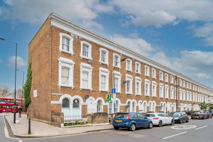 3 Bedroom Flat To Rent In Cedarne Road, Fulham, London, SW6