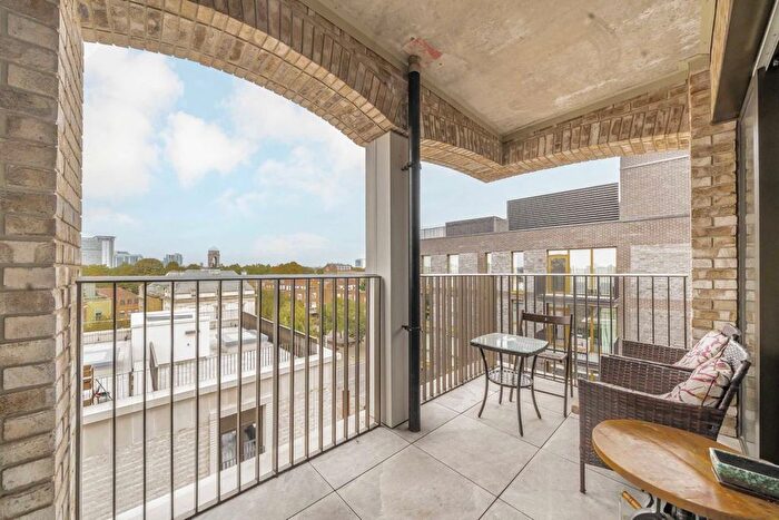 2 Bedroom Flat To Rent In Bradshaw Yard, Brentford, TW8