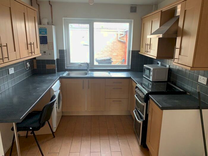 4 Bedroom Semi-Detached House To Rent In Marloes Walk, Leamington Spa, Warwickshire, CV31