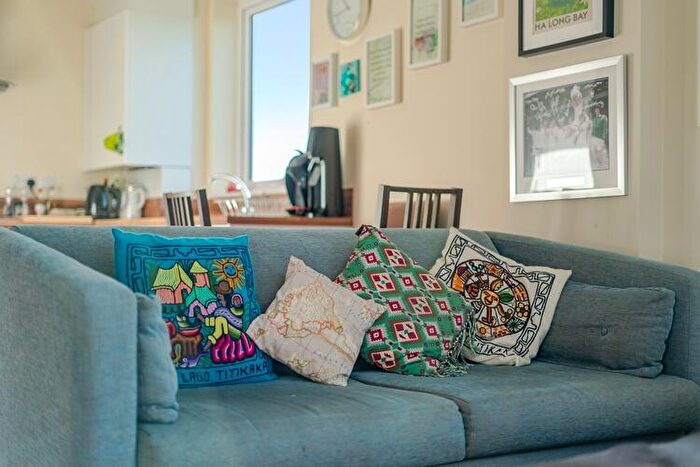 2 Bedroom Flat For Sale In Goldcrest House, Maidenhead, Berkshire, SL6