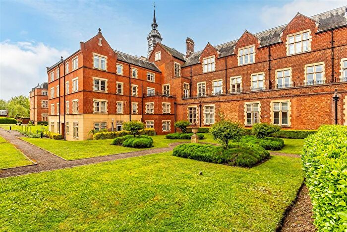2 Bedroom Flat For Sale In Lavender Court, South Leatherhead, KT22