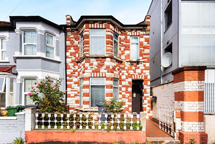 3 Bedroom End Terrace House For Sale In Ruckholt Road, London, E10