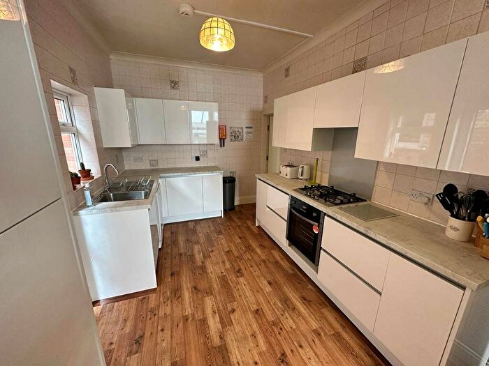 4 Bedroom Detached House To Rent In Students! Free Wifi, Office, Private Garden And Parking - Heathwood Road!, BH9