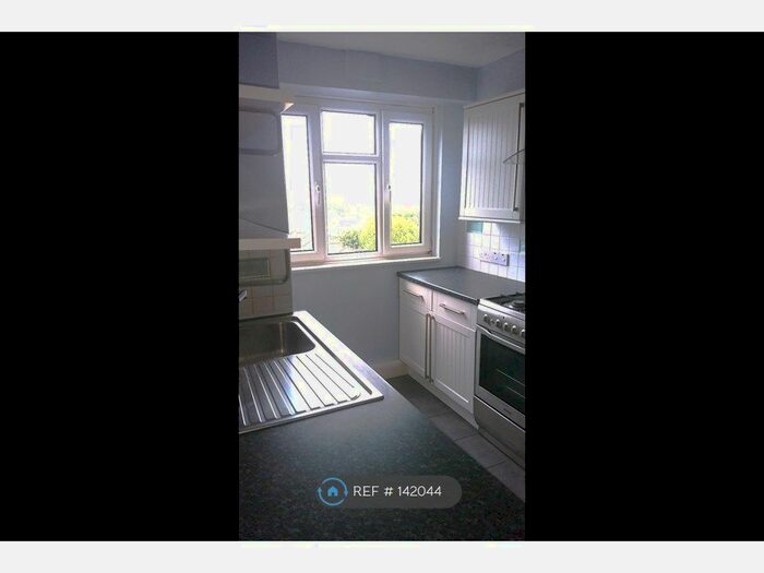 2 Bedroom Flat To Rent In Kennington Park House, London, SE11