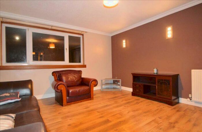 2 Bedroom Maisonette To Rent In Jerviston Court, Motherwell, ML1