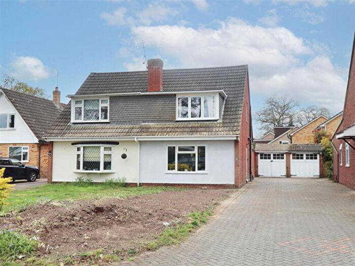 3 Bedroom Semi Detached House For Sale In Harvey Road, Farnborough, GU14