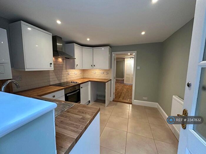 Studio To Rent In Queens Crescent, Southsea, PO5