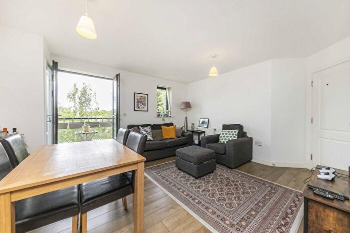 2 Bedroom Flat To Rent In Garratt Lane, London, SW17