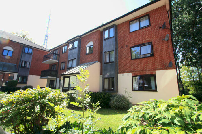 2 Bedroom Flat To Rent In Wavel Place, London, SE26