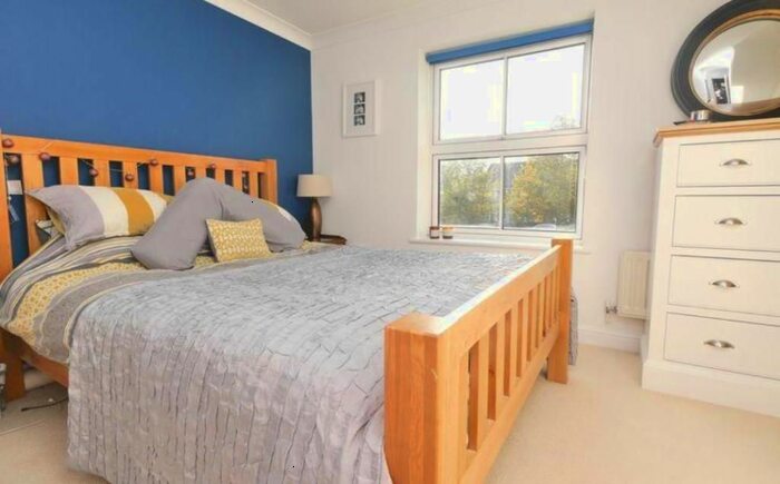 2 Bedroom Flat To Rent In Windsor Drive, Wallingford, OX10