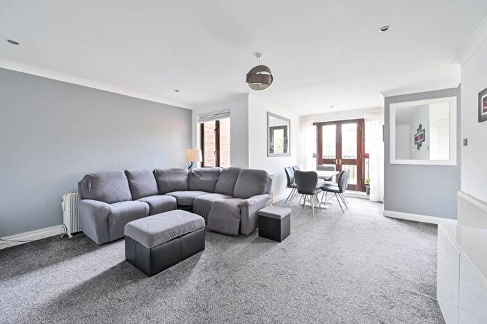 2 Bedroom Flat For Sale In Plough Way, Rotherhithe, London, SE16