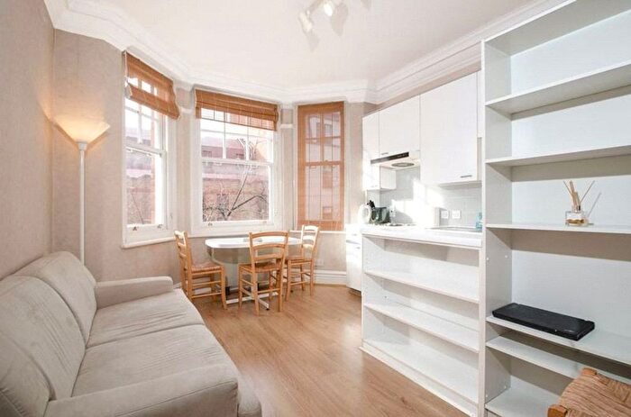 2 Bedroom Flat To Rent In Greycoat Gardens, London, SW1P
