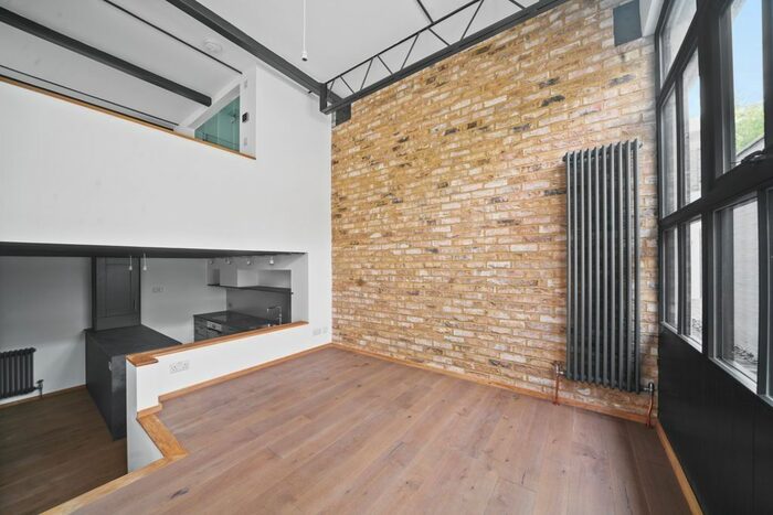 1 Bedroom Mews To Rent In Printers Mews, Teddington, TW11