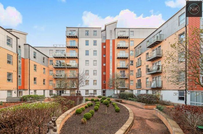 1 Bedroom Flat To Rent In Imperial Heights, Queen Mary Ave, South Woodford C, E18