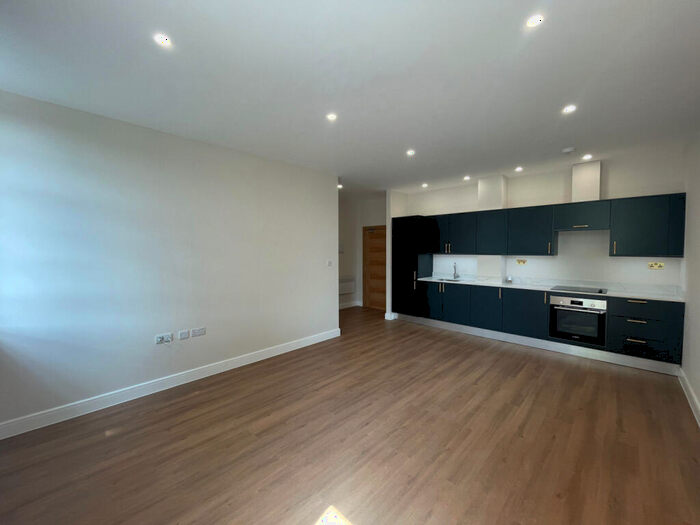 2 Bedroom Flat To Rent In Lemna Road, E11