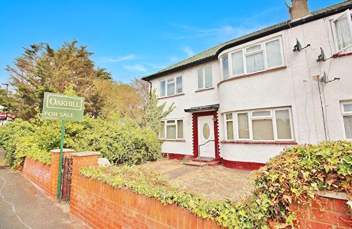 2 Bedroom Flat For Sale In Warkworth Gardens, Isleworth, TW7