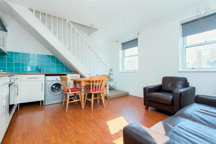 2 Bedroom Flat To Rent In Grove Road, Bow, London, E3