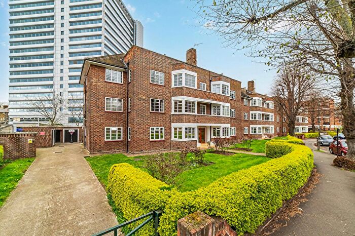 2 Bedroom Flat For Sale In The Grange, Grange Road, Chiswick, W4
