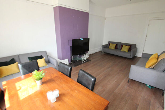 7 Bedroom House To Rent In Cardigan Road, Leeds, LS6