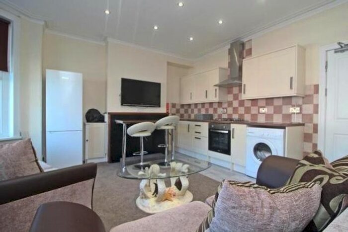 3 Bedroom Flat To Rent In Albany Road, Roath, Cardiff, CF24