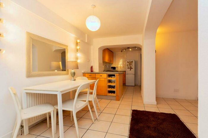 2 Bedroom Flat To Rent In Berkeley Street, Cheltenham, GL52