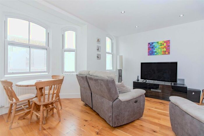 1 Bedroom Flat For Sale In Chapel Road, Worthing, BN11