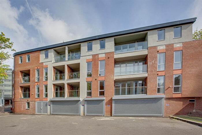 2 Bedroom Flat To Rent In - Frogmoor, High Wycombe, HP13