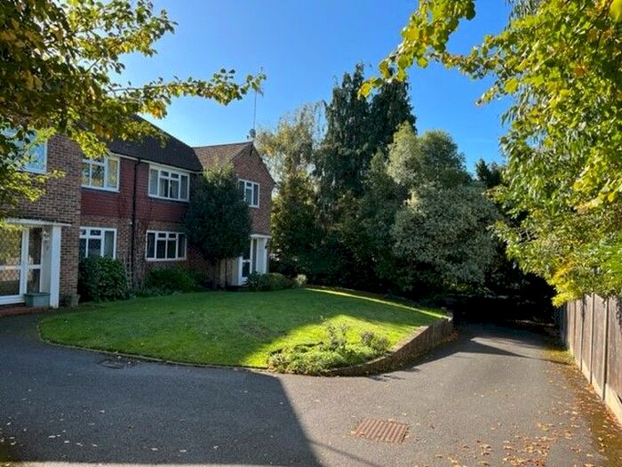 2 Bedroom Maisonette To Rent In Oak Hill Grove, Surbiton, KT6