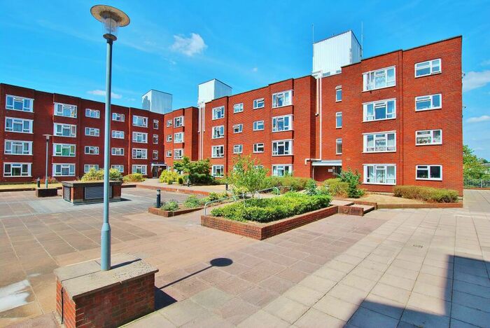 2 Bedroom Apartment To Rent In Onslow Street, Guildford, Surrey, GU1