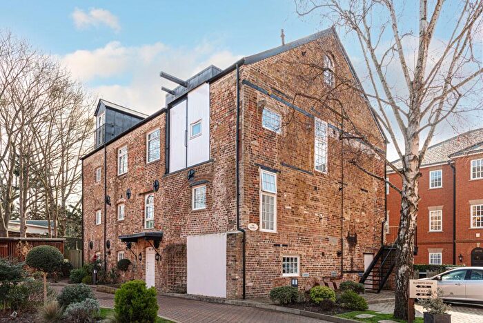 2 Bedroom Flat For Sale In Queens Reach, The Old Mill Queens Reach, KT8