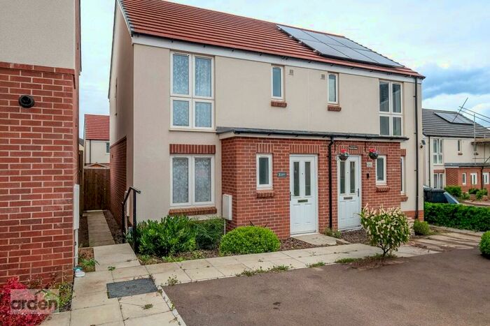 2 Bedroom Semi-Detached House To Rent In Woodpecker Close, Lydney, GL15