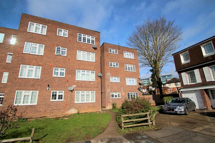 2 Bedroom Flat To Rent In Arborfield Close, Slough, SL1