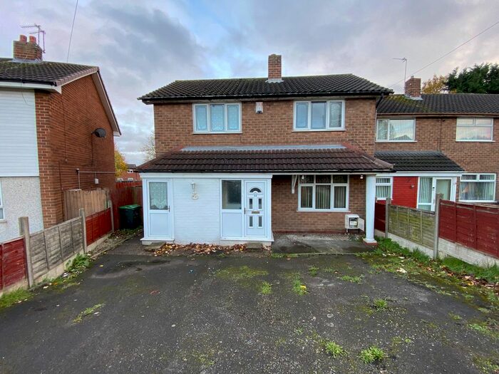 3 Bedroom Semi-Detached House To Rent In Dunkirk Avenue, West Bromwich B70