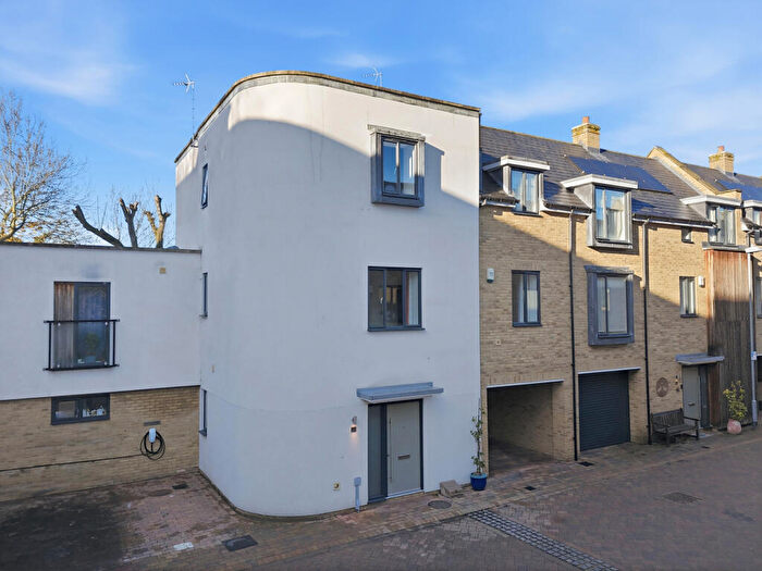 4 Bedroom Town House For Sale In Hardy Close, Chelmsford, CM1