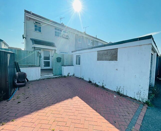 3 Bedroom Property To Rent In Saunders Road, Tenby, SA70