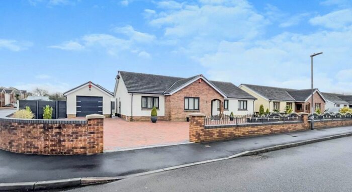 4 Bedroom Detached Bungalow For Sale In Waungoch, Upper Tumble, Llanelli, Carmarthenshire, SA14