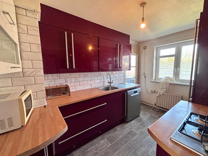 2 Bedroom Flat For Sale In Vauxhall Grove, Hull, HU3