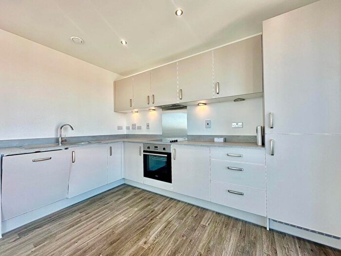 2 Bedroom Apartment To Rent In High View, Hatfield, AL10