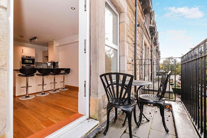 2 Bedroom Flat For Sale In Valley Drive, Harrogate, HG2