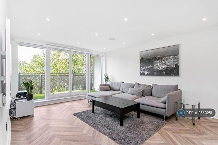 2 Bedroom Flat To Rent In Naylor Building East, London, E1