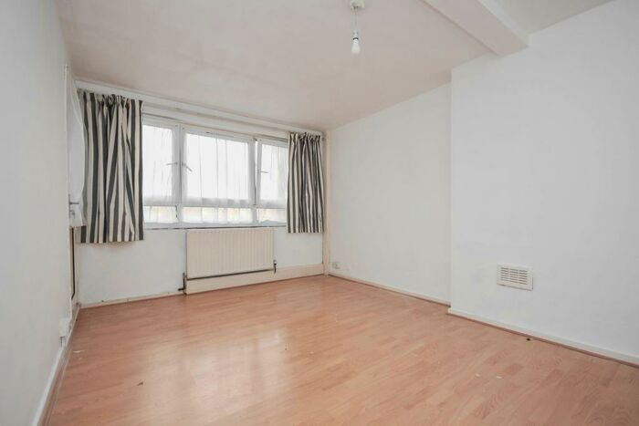 3 Bedroom Flat To Rent In Russett Way, Lewisham, SE13