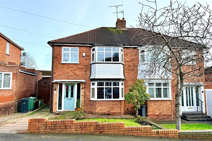 3 Bedroom Semi Detached House For Sale In Roundhills Road, Halesowen, B62