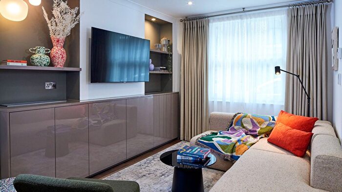 3 Bedroom Terraced House To Rent In Cheval Place, SW7