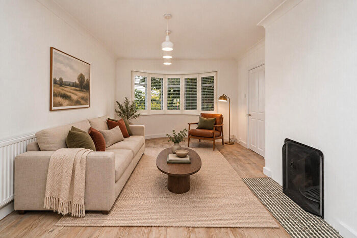 3 Bedroom Terraced House For Sale In Quernmore Road, Stroud Green, N4