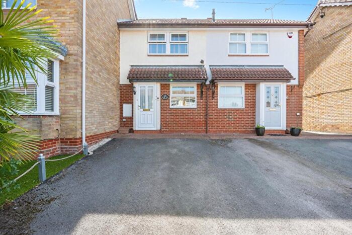 2 Bedroom Terraced House For Sale In Whitehaven, Luton, Bedfordshire, LU3