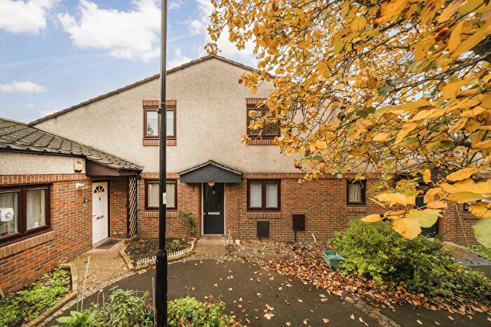 1 Bedroom Flat To Rent In Community Road, Greenford, UB6