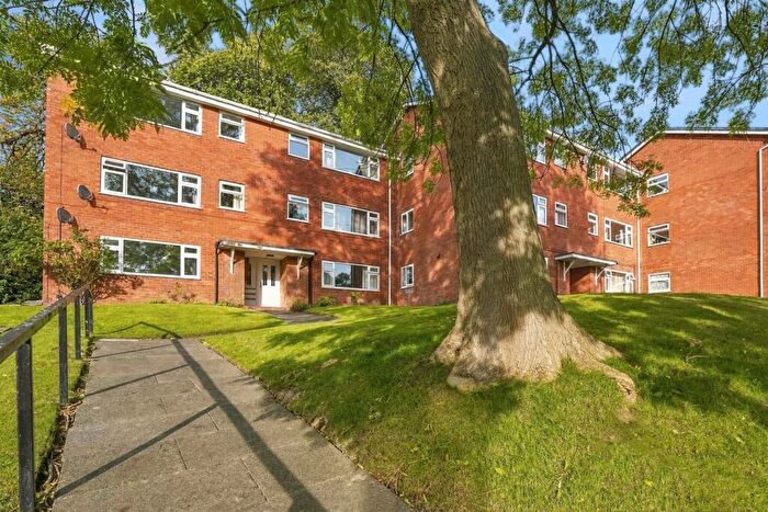 2 Bedroom Flat For Sale In Beech Farm Drive, Macclesfield, SK10