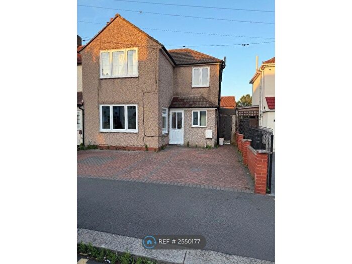3 Bedroom Semi-Detached House To Rent In Marden Crescent, Croydon, CR0